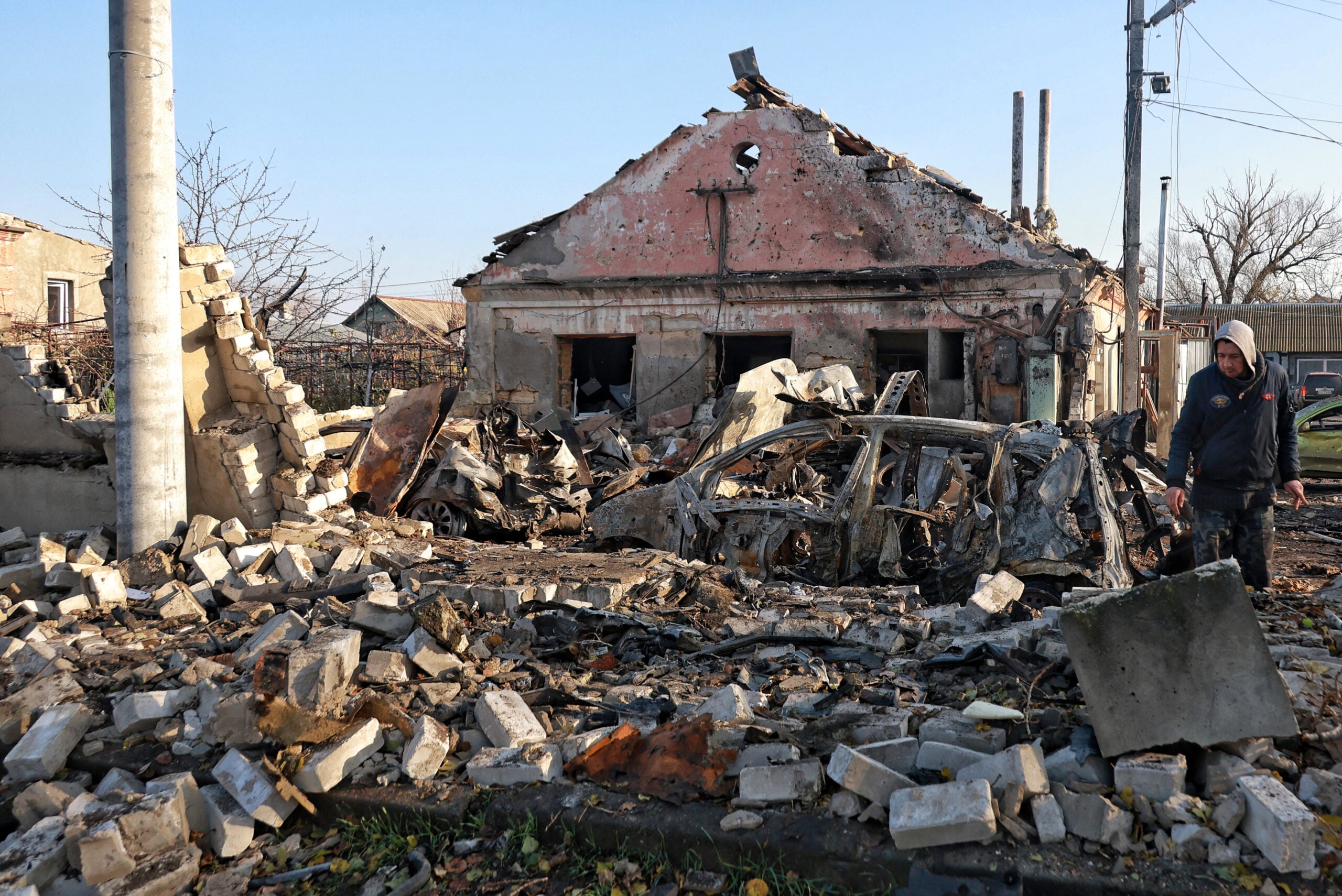 Russia Captures More Villages in Eastern Ukraine Amid Geneva Talks on Peace Plan