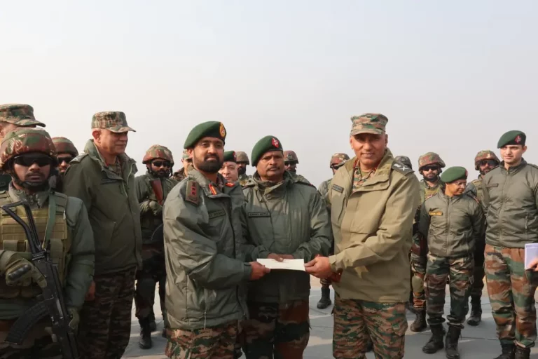 Lt Gen Pratik Sharma and Other Officers 1