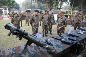 Maj Gen Naveen Mahajan Reviewing 1