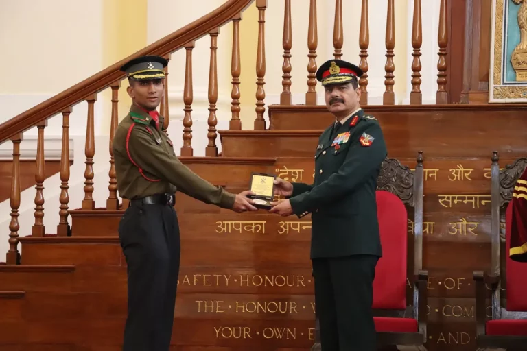 Lt Gen Nagendra Singh Giving Award