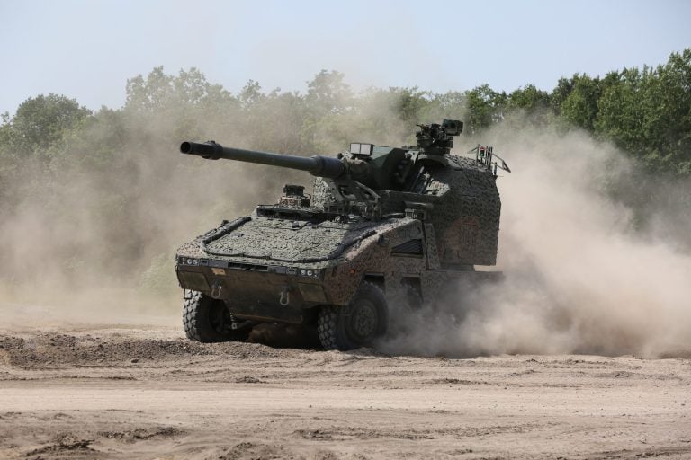 UK and Germany Sign £52 Million Joint Artillery Procurement Deal