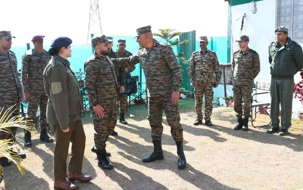 Lt Gen Pratik Sharma Commending Personnel