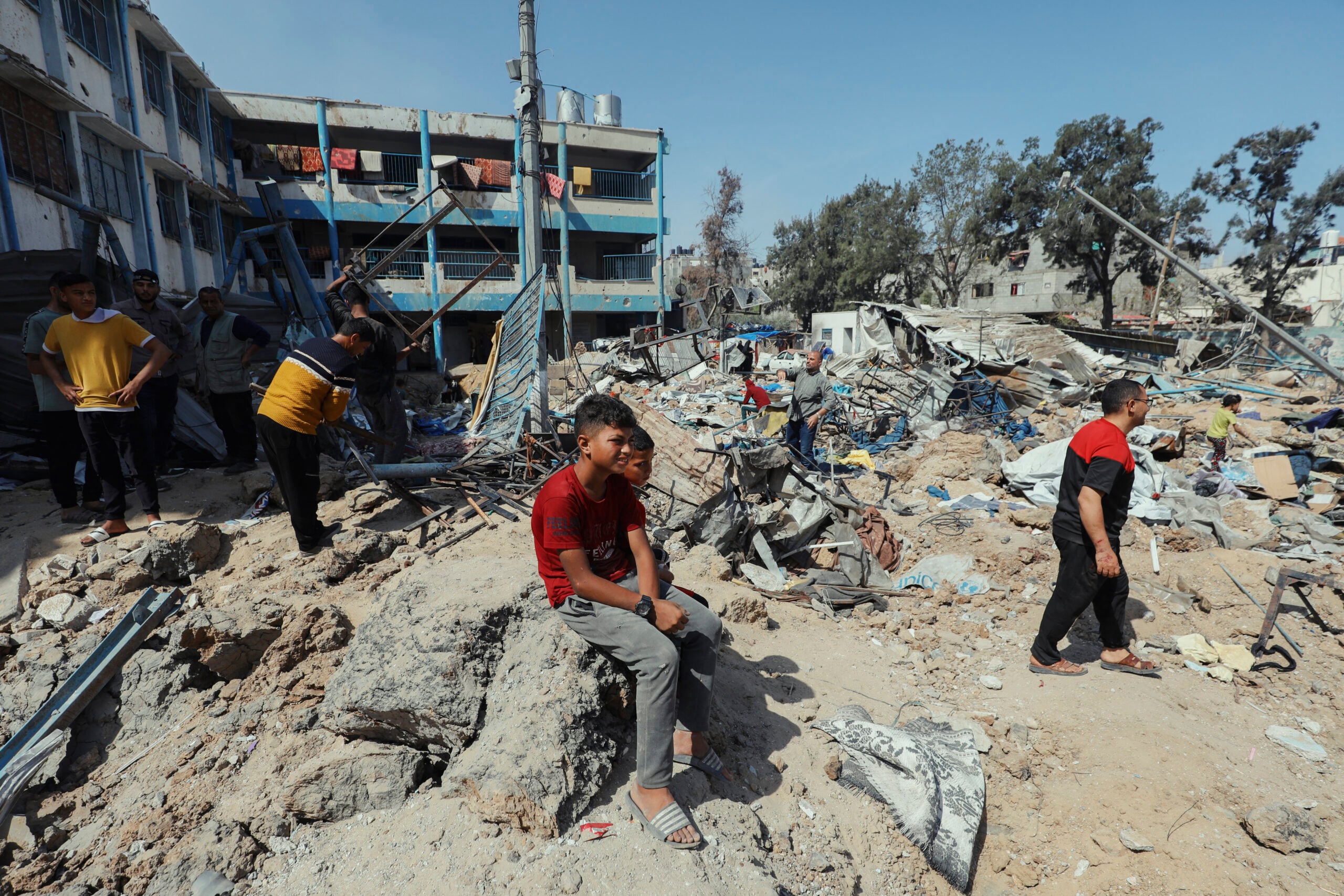 Israeli Strikes Kill 13 in Gaza Despite Ceasefire