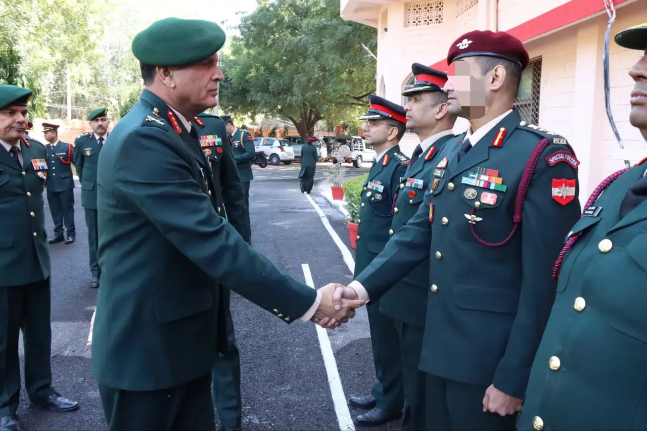 Lt Gen Dhiraj Seth Shaking Hands