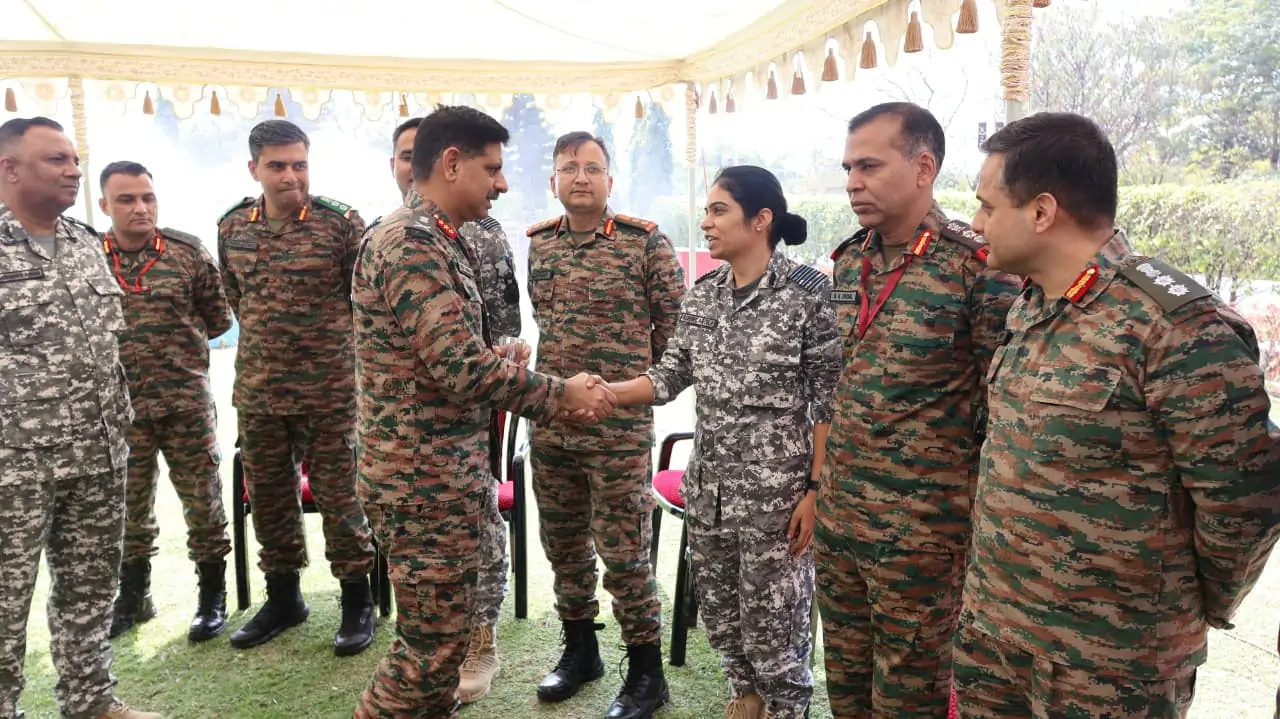 Lt Gen Minwalla Shaking Hands