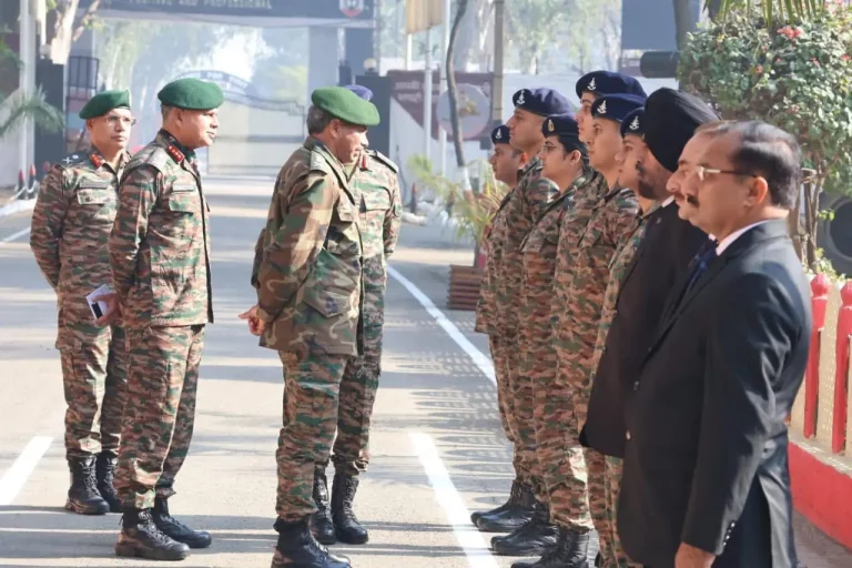 Lt Gen Katiyar Interacting