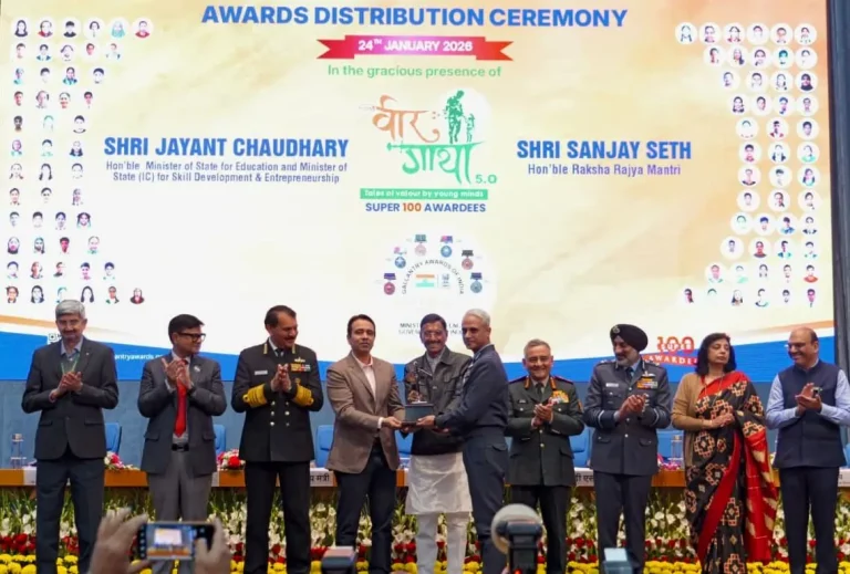 Gp Capt Manish Arora Getting Award