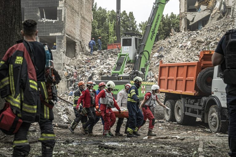 Russia Bombards Ukraine, Striking Medical Clinic Amid Diplomatic Efforts in Paris