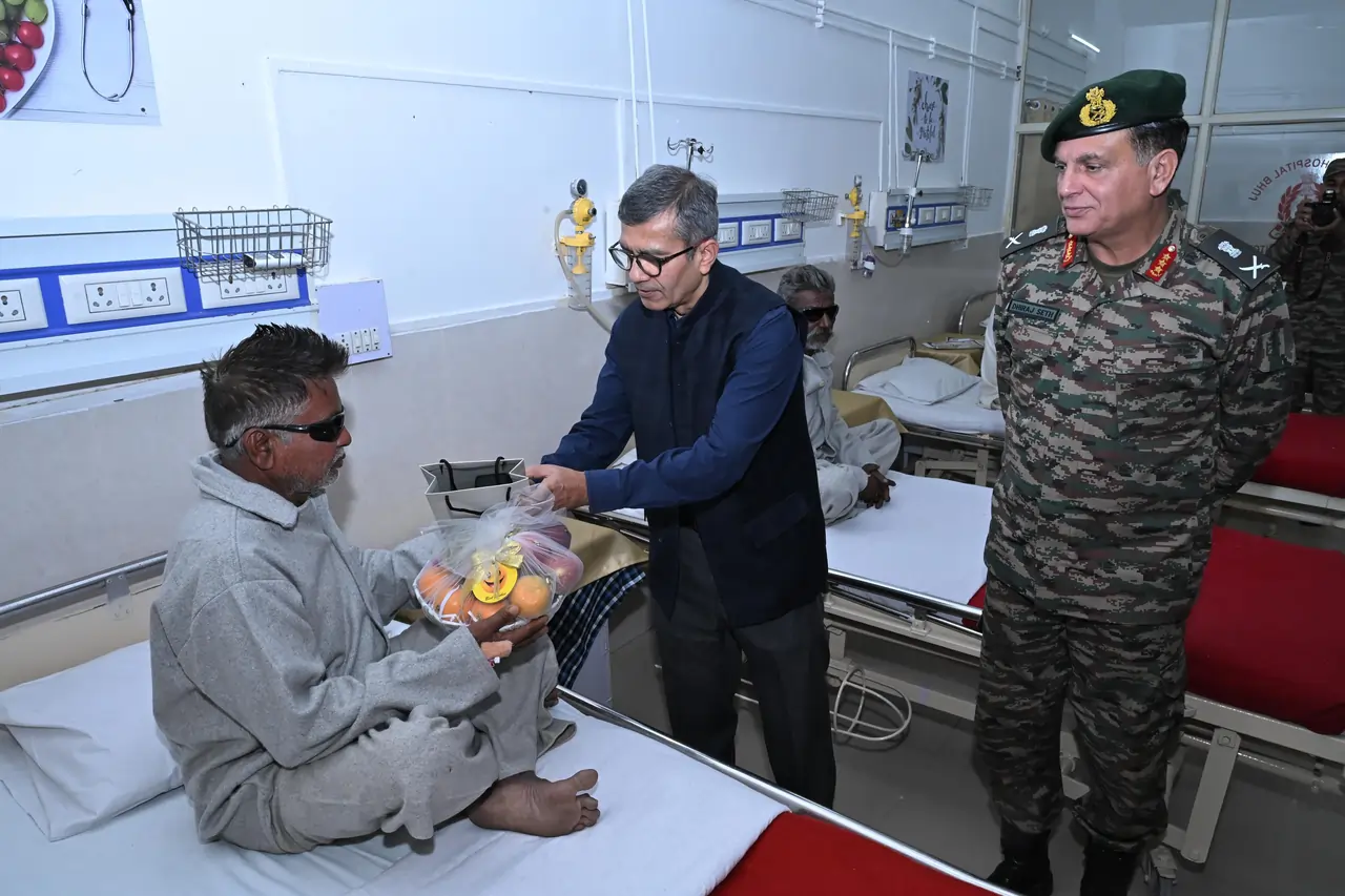 Defence Secretary Rajesh Kumar Singh and Lt Gen Dhiraj Seth Visit Surgical Eye Camp at Military Hospital Bhuj