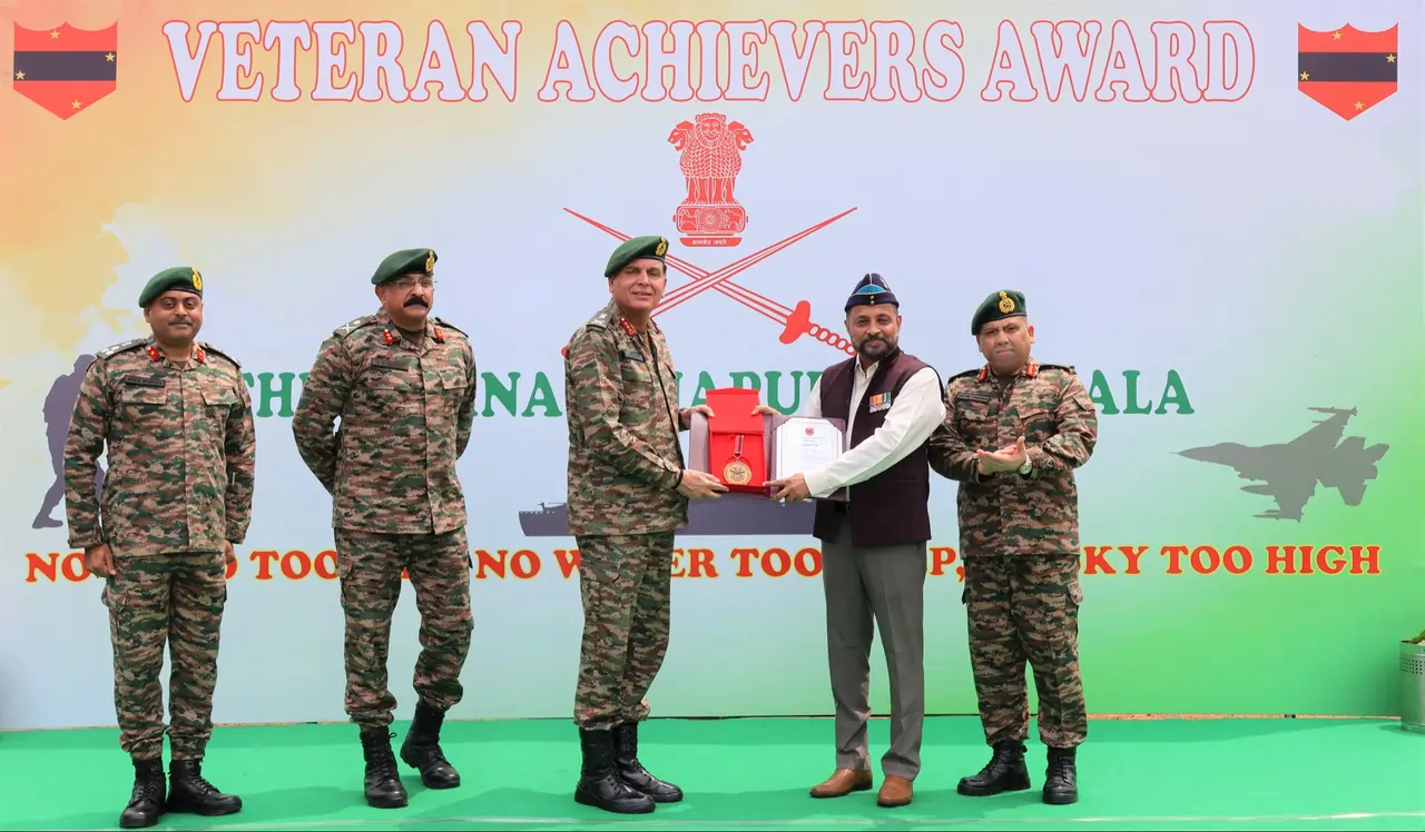 Lt Gen Dhiraj Seth Awarding Veteran