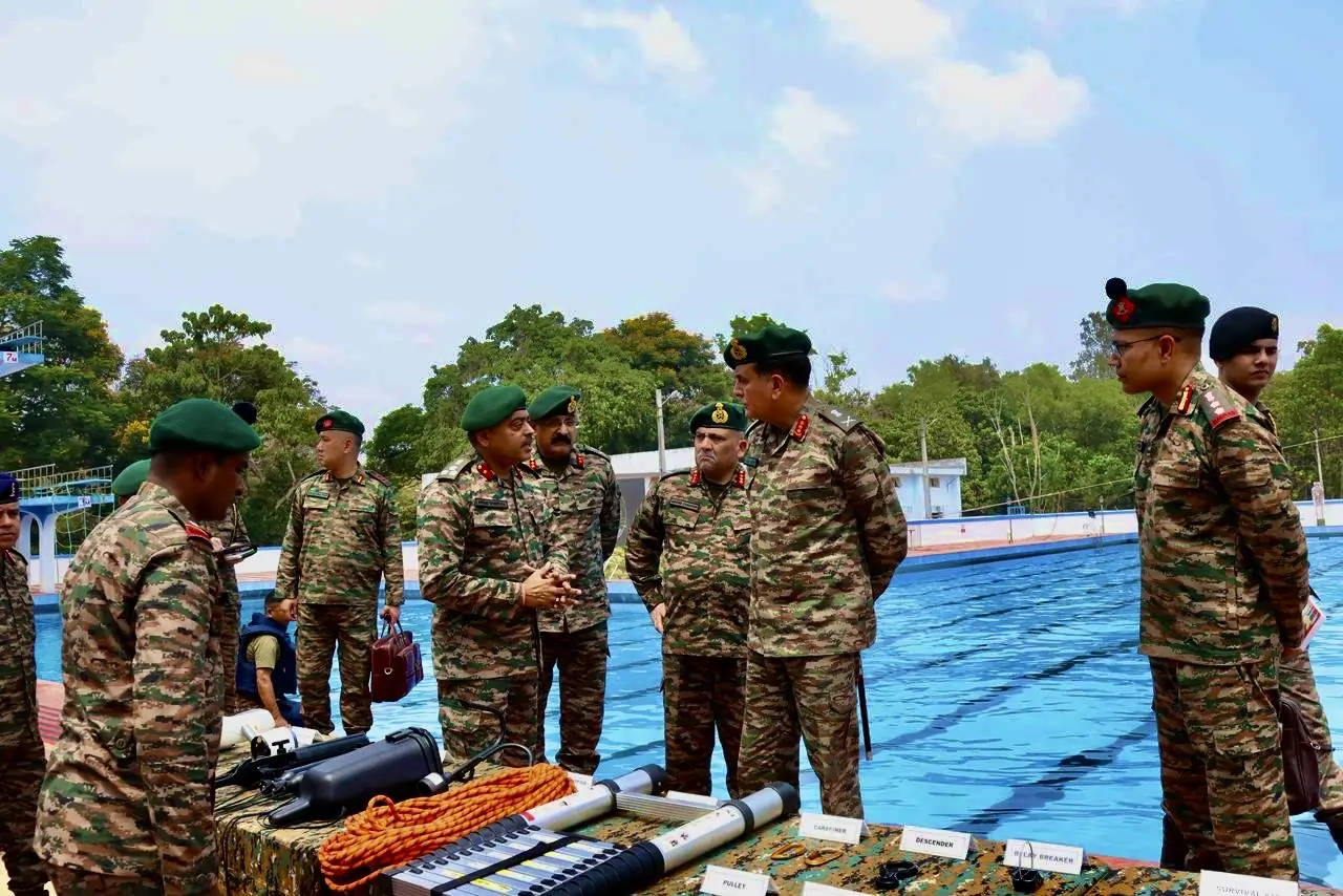 Lt Gen Dhiraj Seth and Other Officers