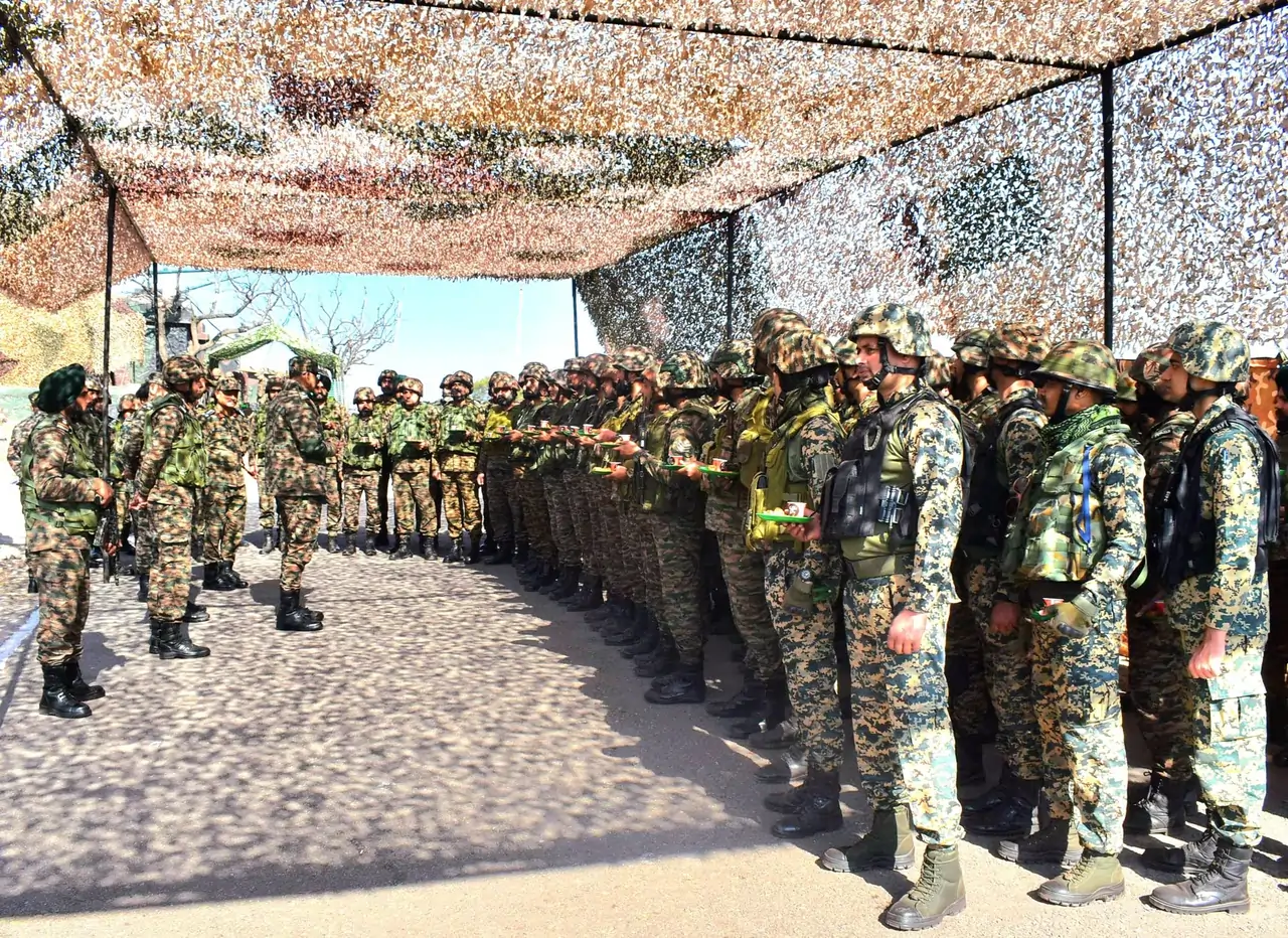 Lt Gen PK Mishra Interacting 1