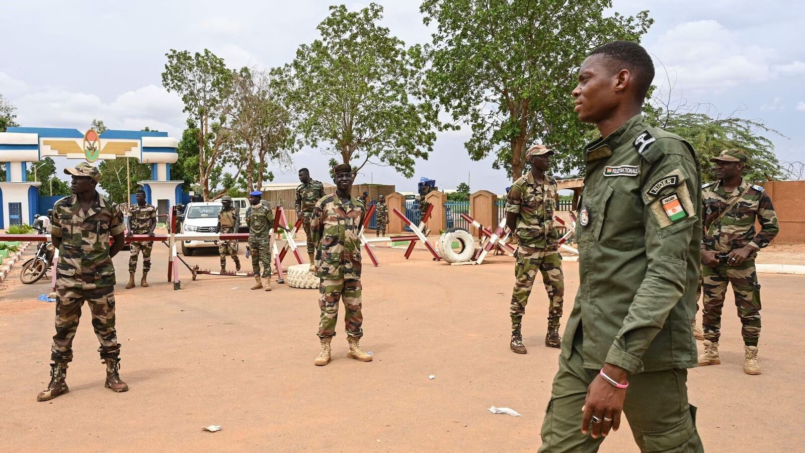 Terrorists Kill 25 Militia Members in Niger Border Ambush