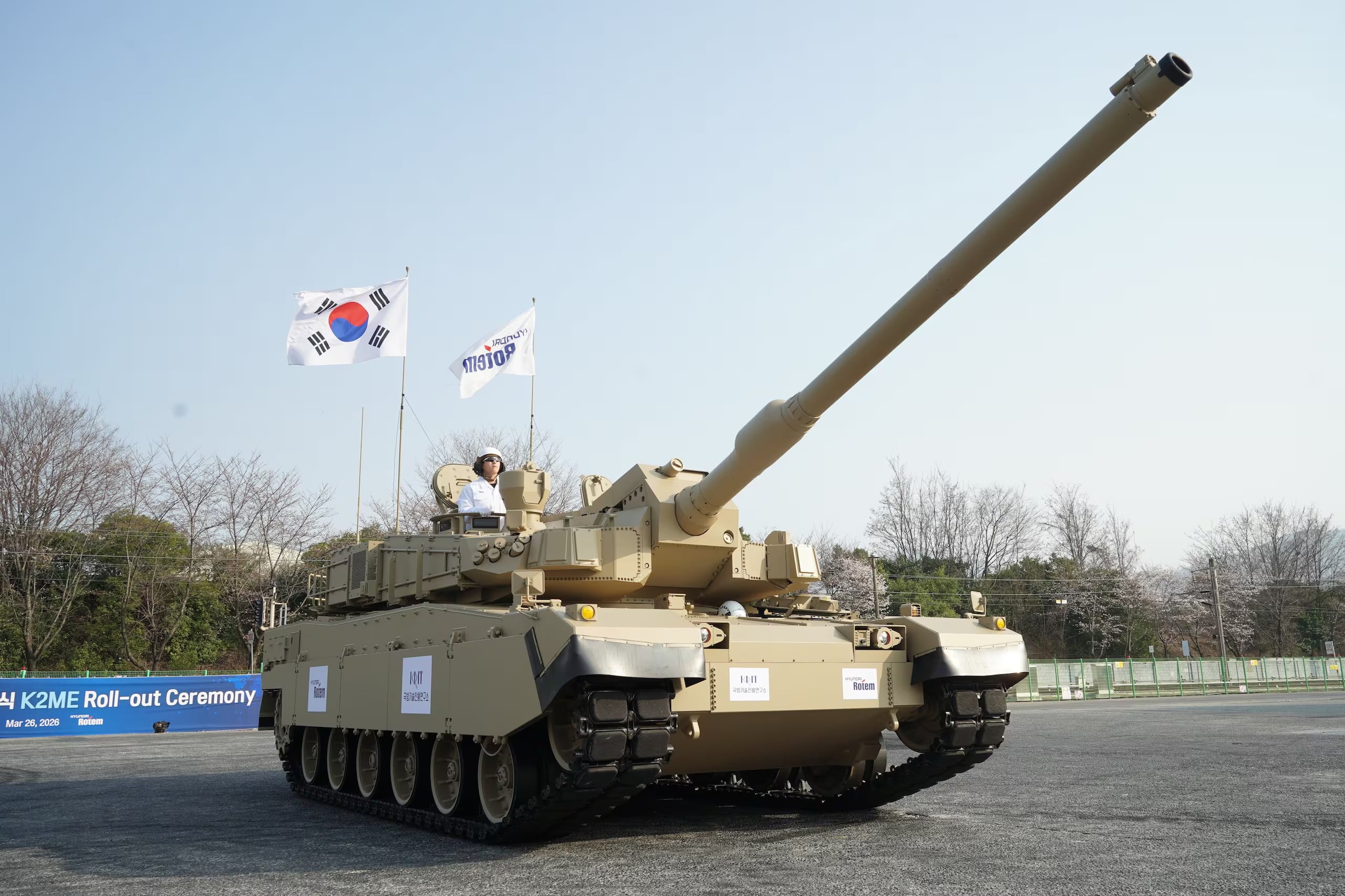 Hyundai Rotem Unveils Redesigned K2ME Tank for Middle Eastern Conditions