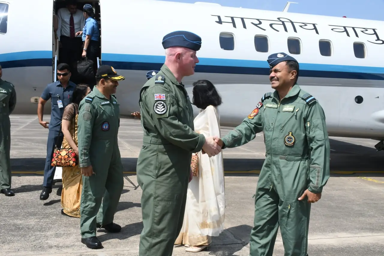Air Chief Marshal Sir Harv Smyth and Air Marshal Manikantan