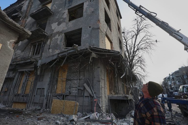 Strikes on Ukrainian Cities Kill Three and Injure Thirteen Amid Ongoing Conflict