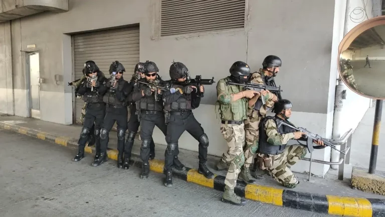 Commandos in Exercise