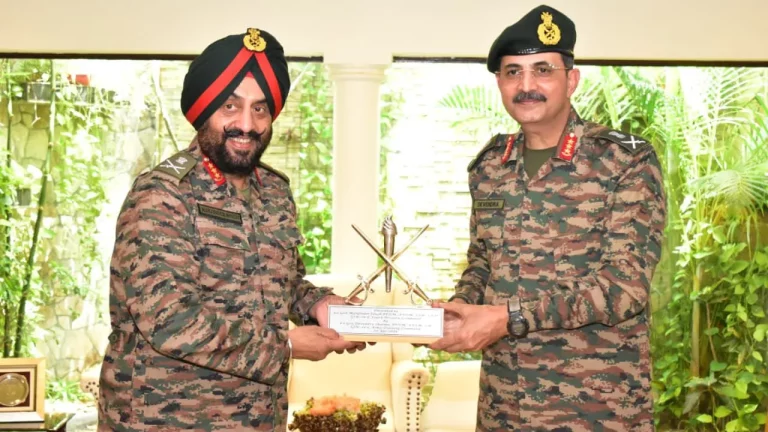 Lt Gen Devednra Sharma and Lt Gen Manjinder Singh