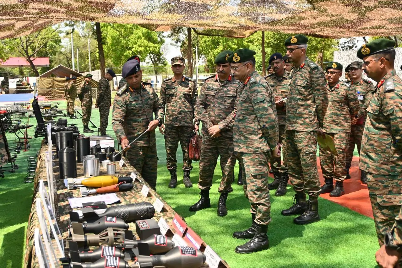 Lt Gen Pushpendra Singh Reviewing