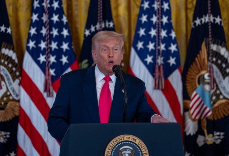 Trump Urges Long Blockade of Iran's Ports to Stifle Nuclear Program