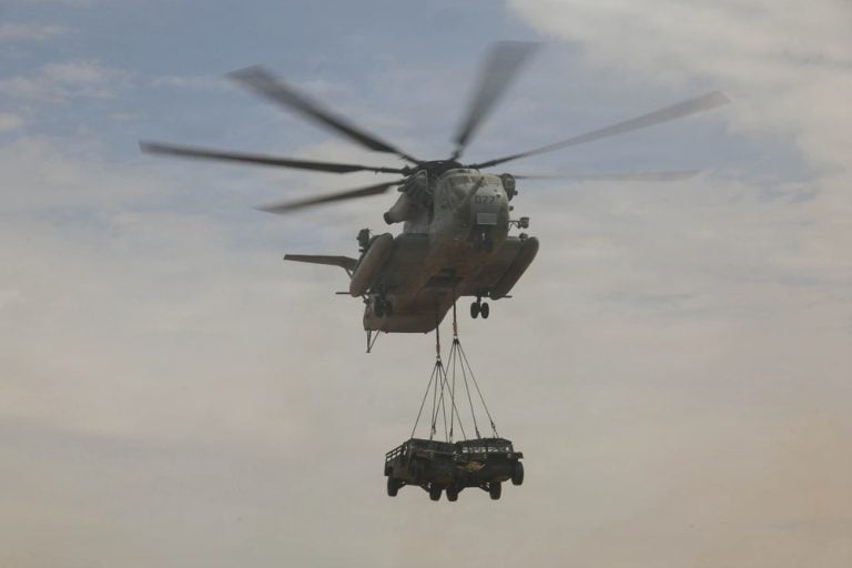 US Marine Corps Completes Mid-Air Refuel with CH-53E Super Stallion Lifting Two Vehicles