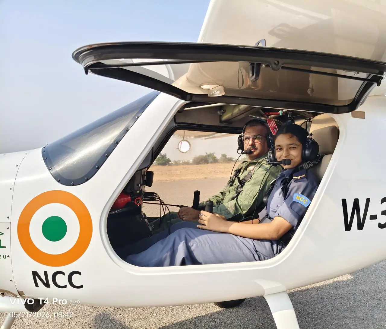 Air Commodore Narsingh Sailani with NCC Cadet