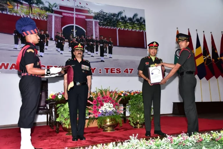 Officer Giving Award 2