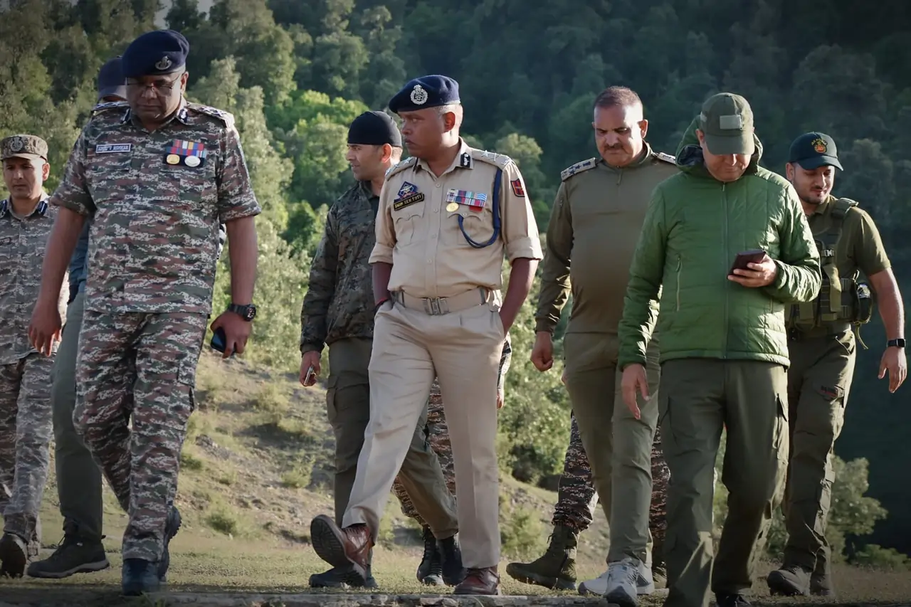 Sh Amol V Homkar and Other Officers
