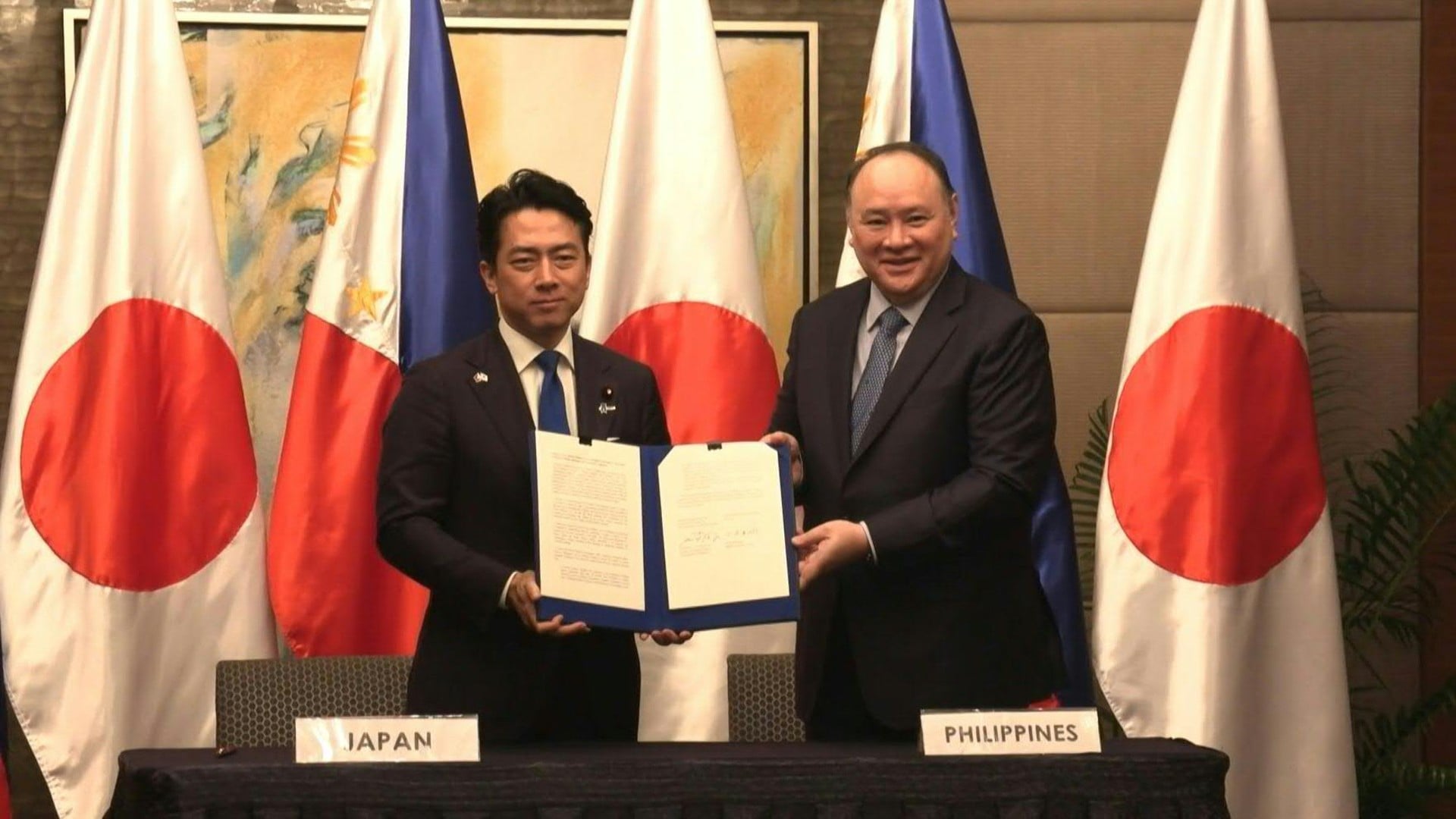 Japan to Deepen Military Ties with Philippines, Plans Early Transfer of Destroyers