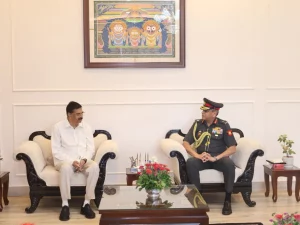 Lt Gen Sengupta with Governor of Odisha 1