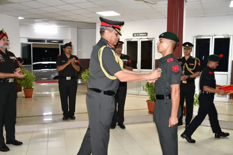 Lt Gen Sengupta Commending
