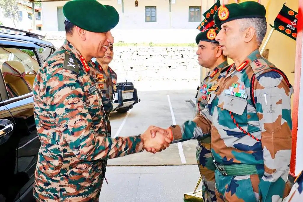 Lt Gen Girish Kalia Shaking Hands 1