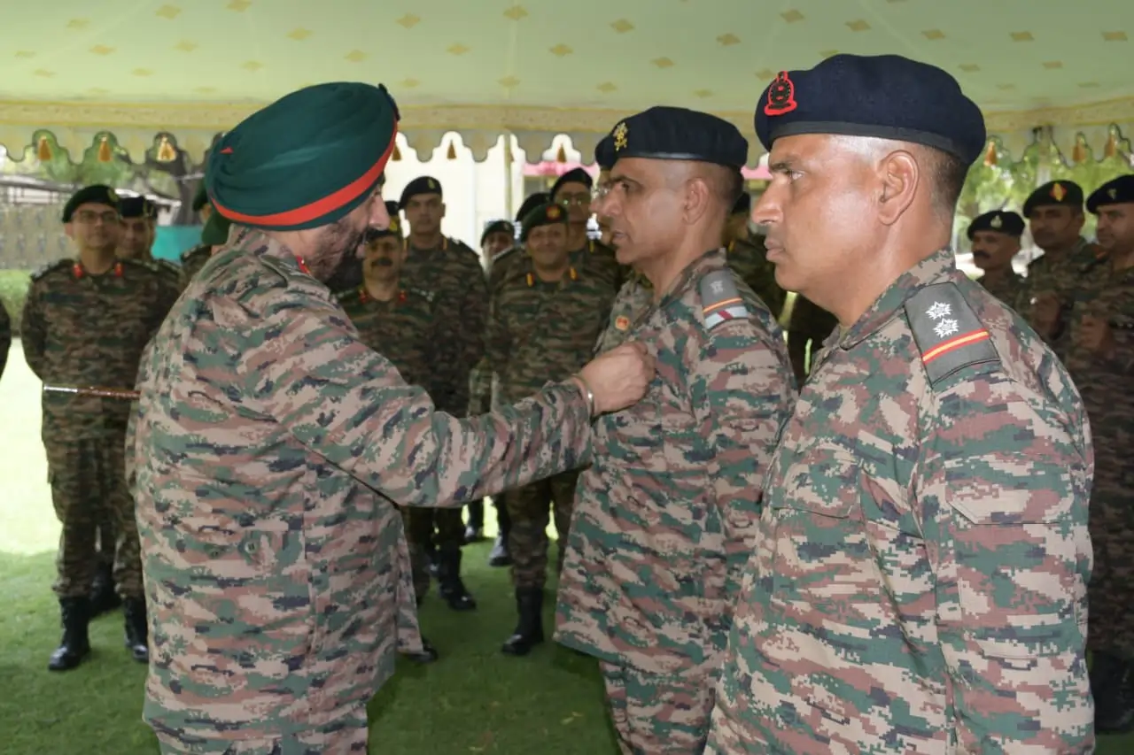 Lt Gen Manjinder Singh Commending