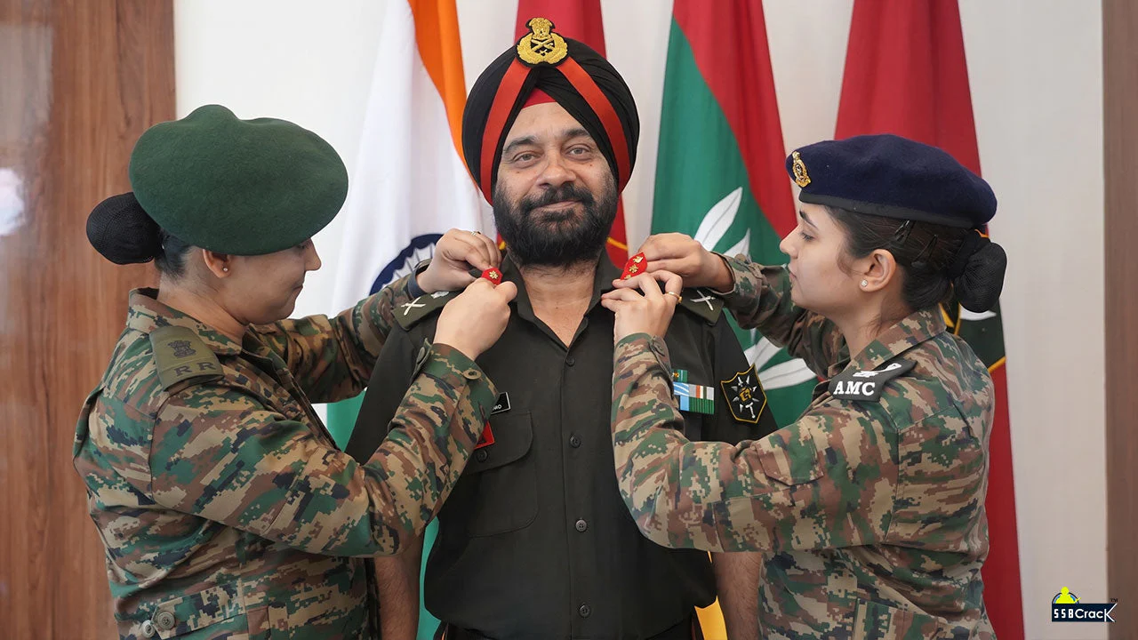 Meet Proud Father Pipped by His Two Army Officer Daughters