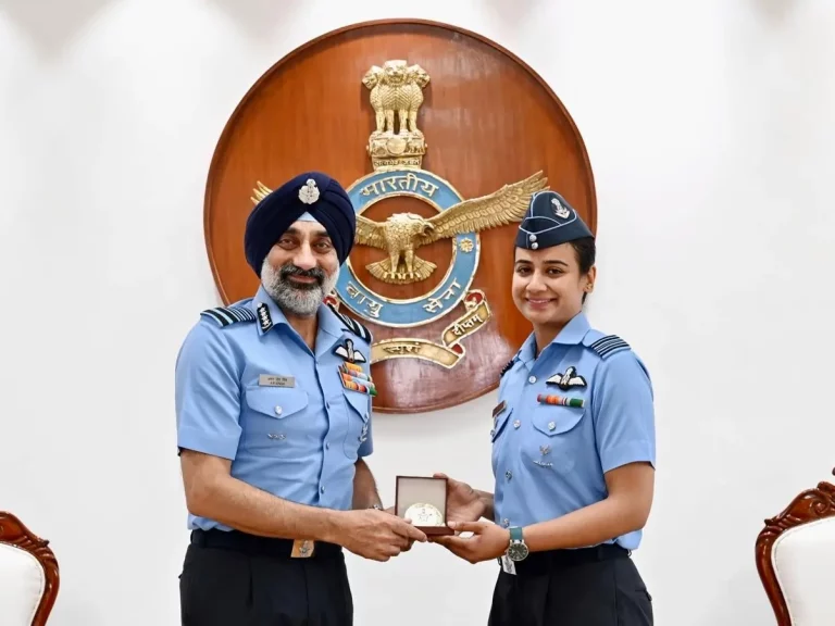 Sqn Ldr Saanya with Air Chief Marshal AP Singh