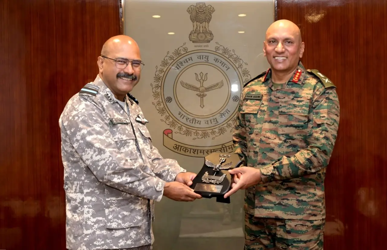 Lt Gen Sharma and Air Marshal Thomas