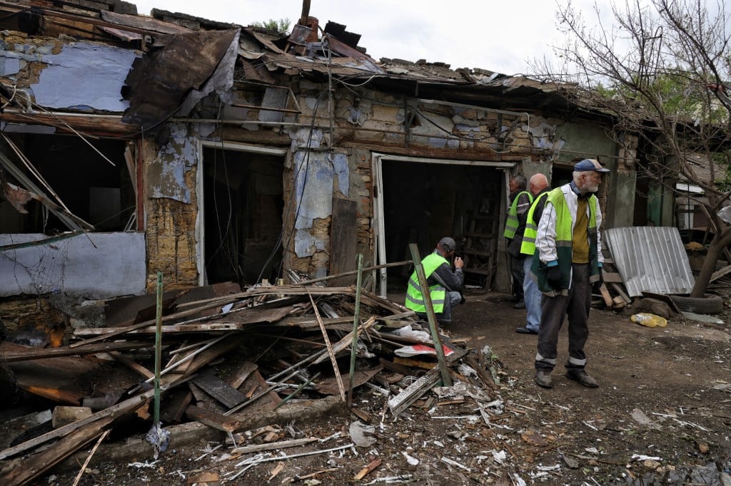 Russian Strikes Kill Nine in Ukraine Amid Ongoing Conflict