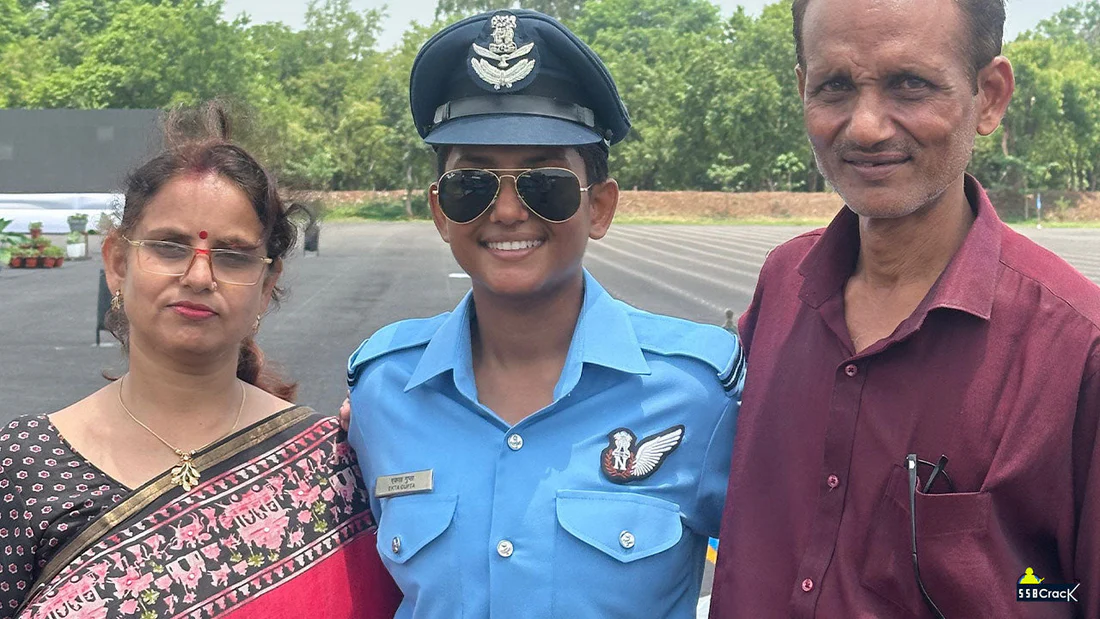 Meet Flying Officer Ekta Gupta: Grocery Shop Owner’s Daughter Who Became an IAF Topper