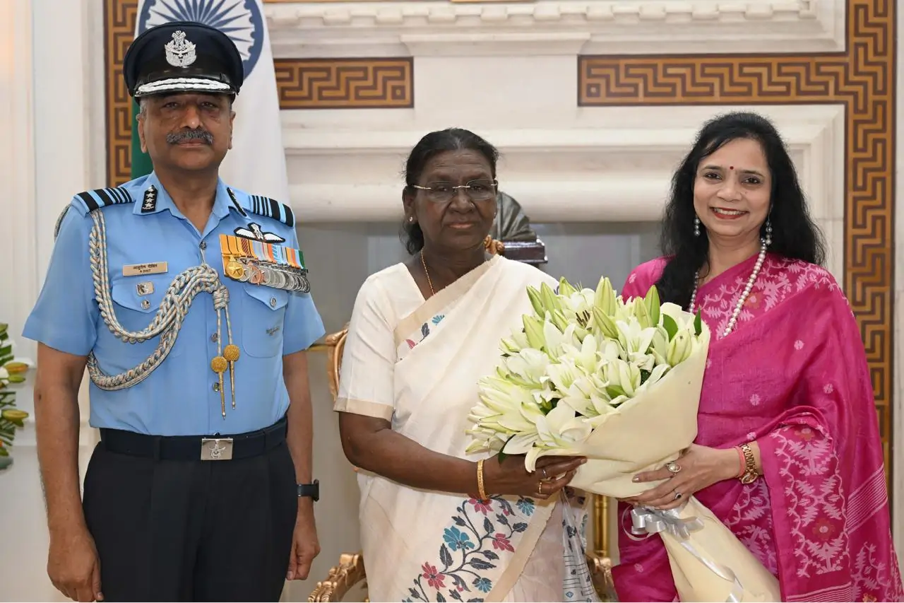 Air Marshal Ashutosh Dixit and His Wife with President