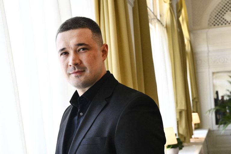 Former Ukrainian Defense Minister Rejects New Role, Demands Return to His Position Amid Protests