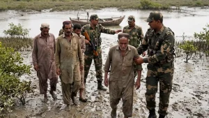 BSF Apprehends 4 Pakistani Fishermen, Seizes Fibre Boat in Gujaratโs Sir Creek Region